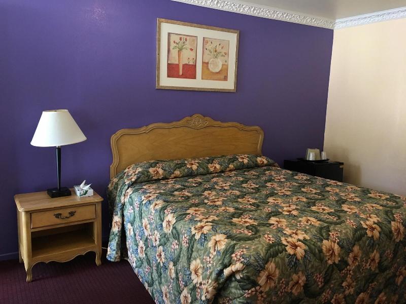 Lakeview Inn image
