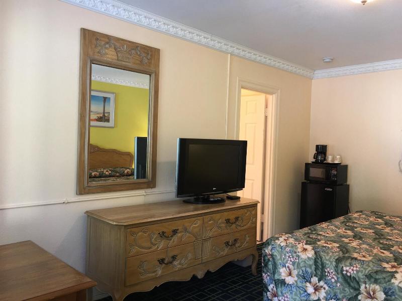 Lakeview Inn image