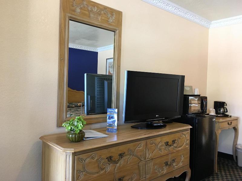 Lakeview Inn image