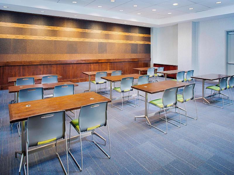 Aloft Charlotte Uptown At The Epicentre image