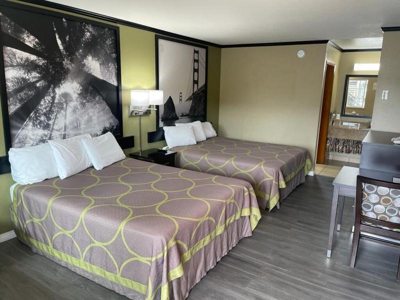 Super 8 by Wyndham Crescent City image