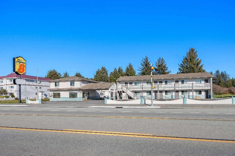 Super 8 by Wyndham Crescent City image