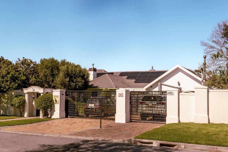 Dongola House image
