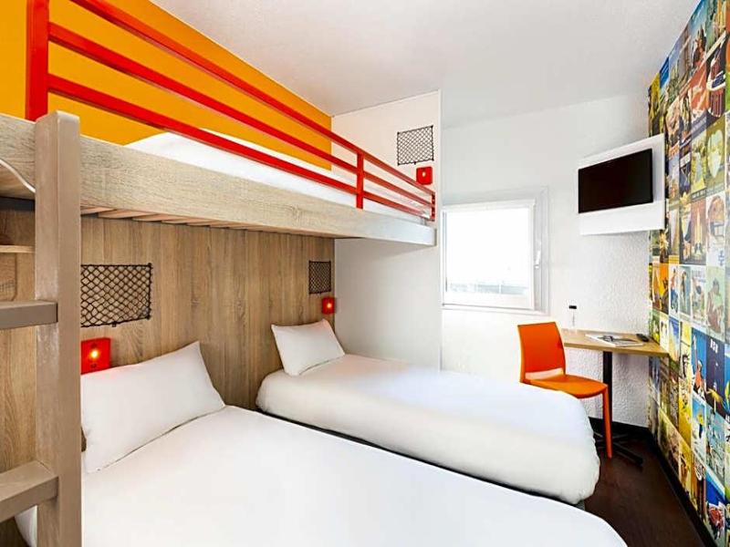 HotelF1 Calais Coquelles image