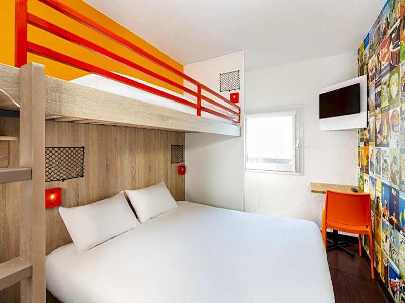 HotelF1 Calais Coquelles image