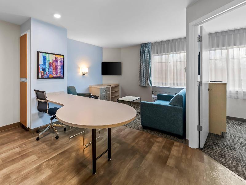 MainStay Suites Cincinnati Blue Ash image