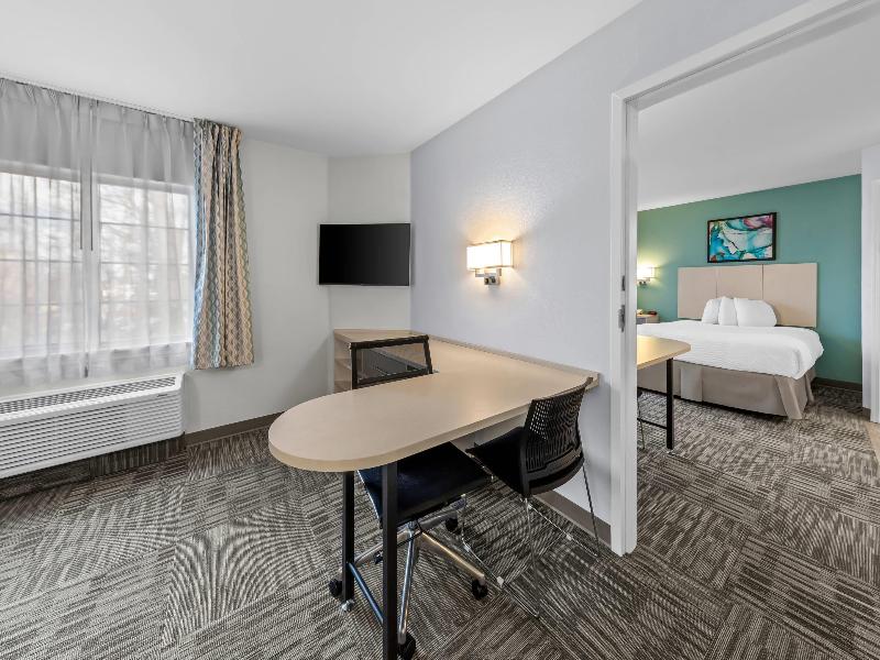 MainStay Suites Cincinnati Blue Ash image