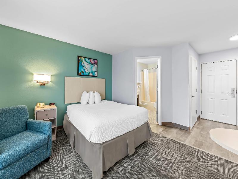 MainStay Suites Cincinnati Blue Ash image