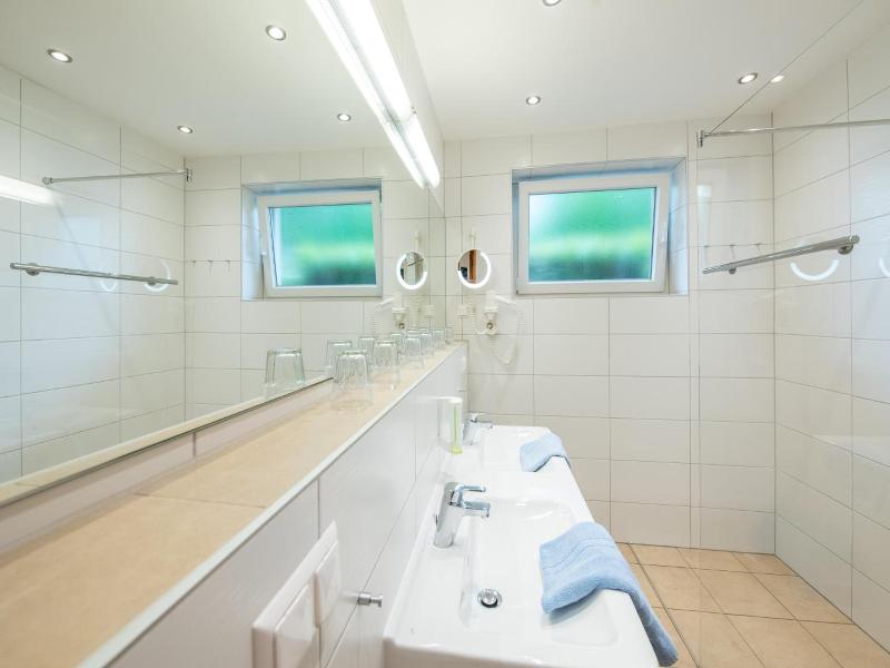 Barry-Memle image
