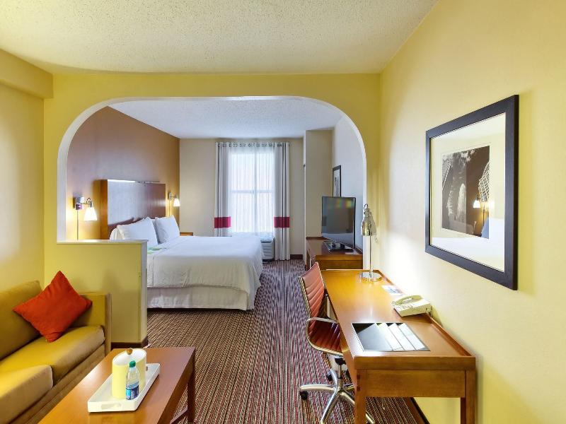 Four Points by Sheraton Charlotte - Pineville image