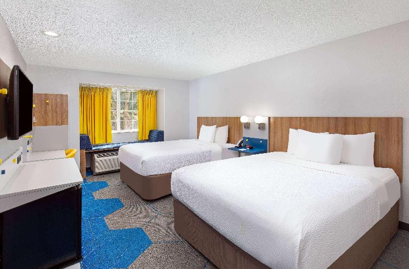 Microtel Inn & Suites By Wyndham Columbus North
