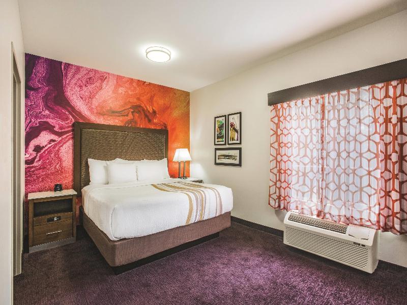La Quinta Inn & Suites Chambersburg image