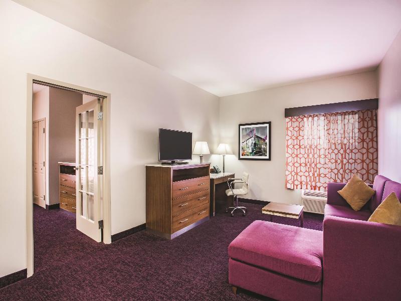 La Quinta Inn & Suites Chambersburg image