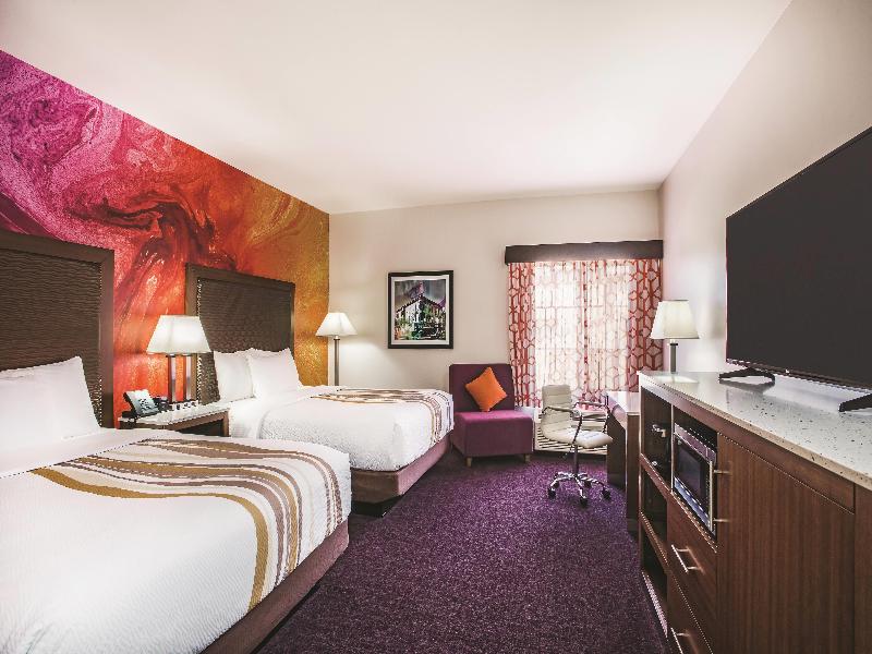 La Quinta Inn & Suites Chambersburg image