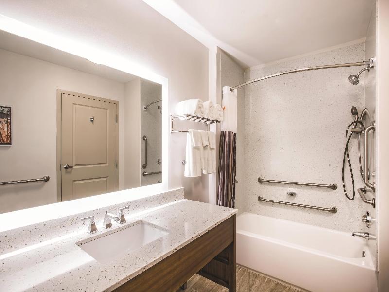 La Quinta Inn & Suites Chambersburg image