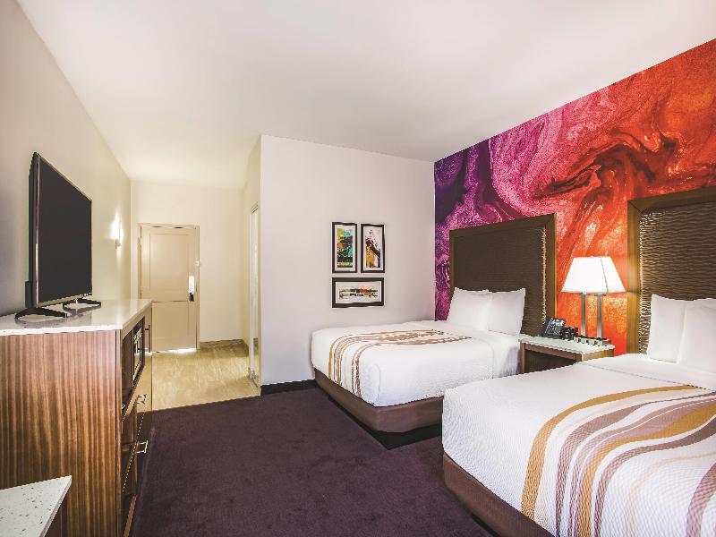 La Quinta Inn & Suites Chambersburg image