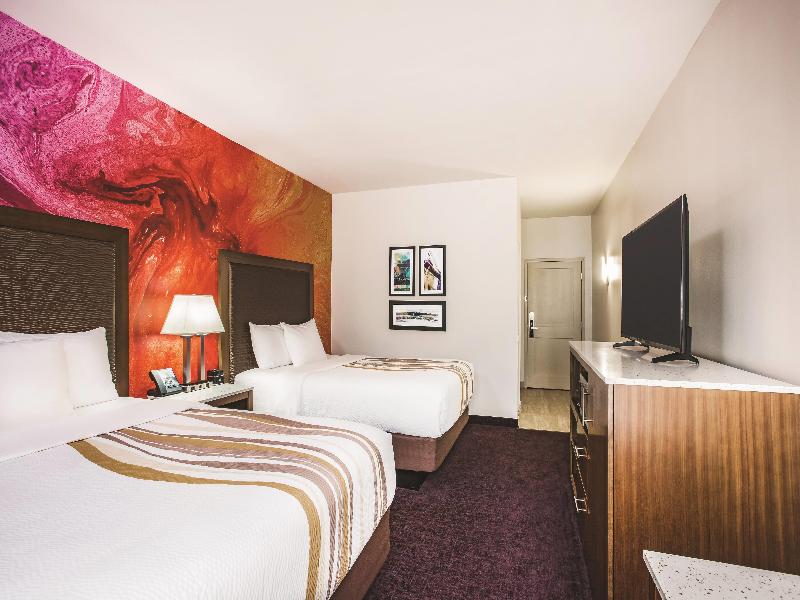La Quinta Inn & Suites Chambersburg image
