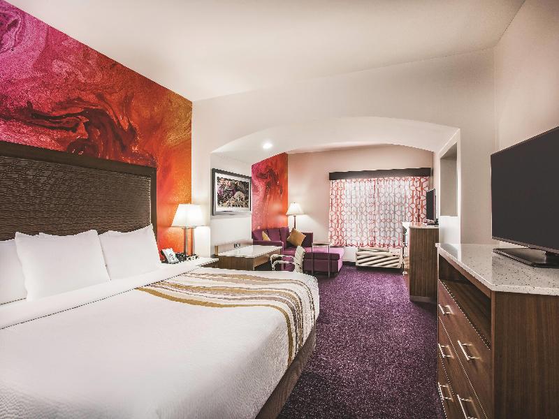 La Quinta Inn & Suites Chambersburg image