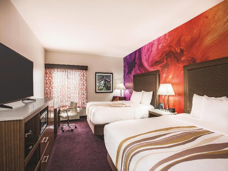 La Quinta Inn & Suites Chambersburg image