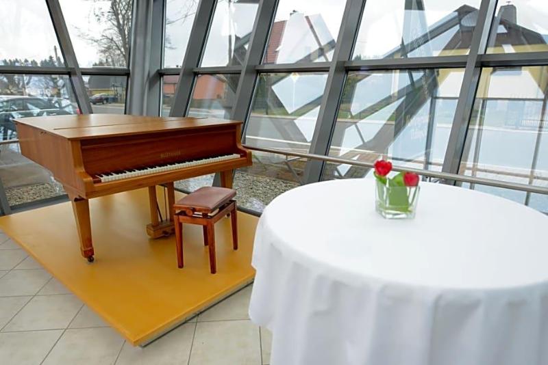 Der Bayerische Hof image