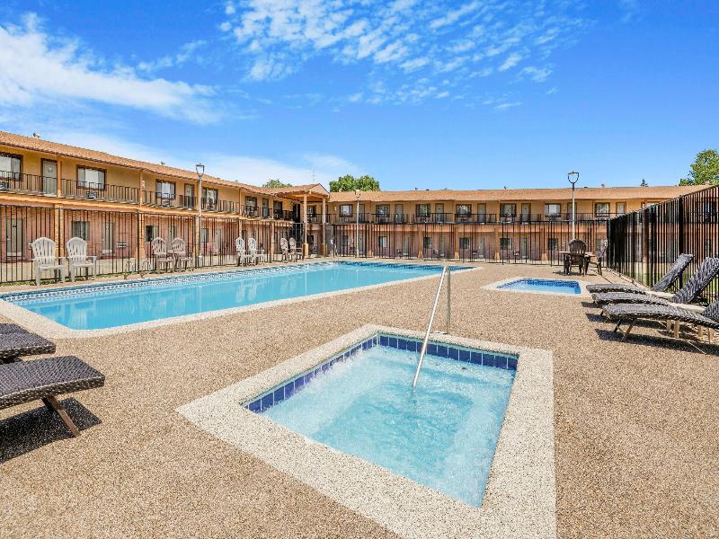 Days Inn by Wyndham Cortez