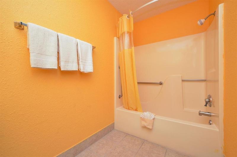 Americas Best Value Inn Canton photo 21