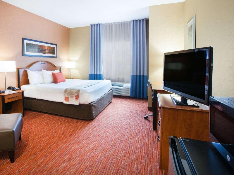 DOUBLE Accessible KING SIZE BED