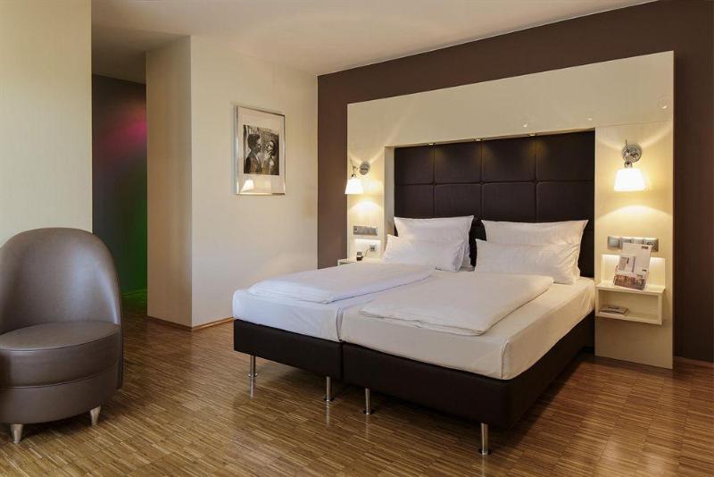 Hotel Santo Cologne image