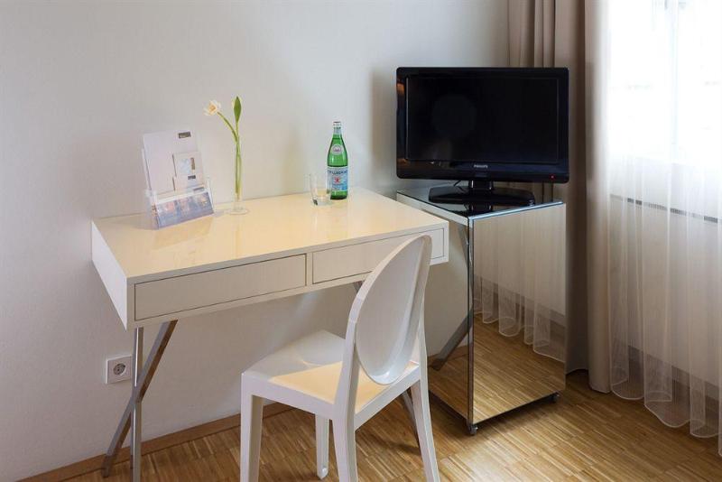 Hotel Santo Cologne image