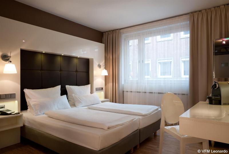 Hotel Santo Cologne image