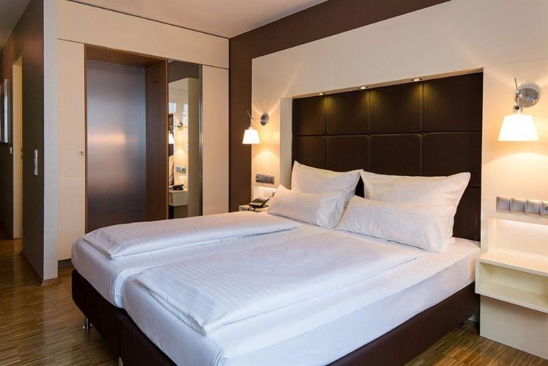 Hotel Santo Cologne image