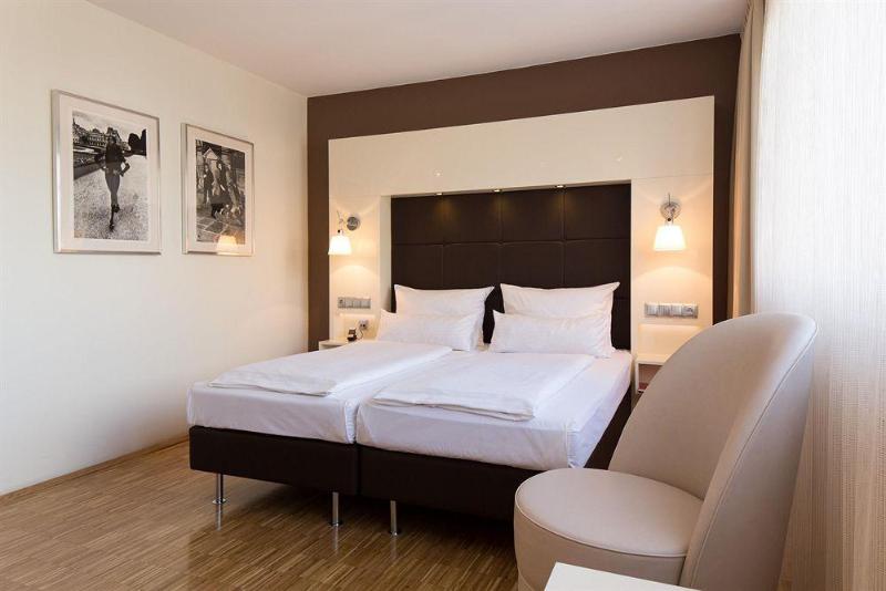 Hotel Santo Cologne image