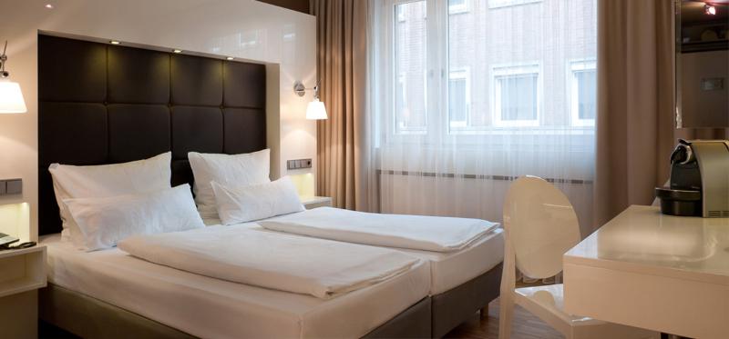 Hotel Santo Cologne image