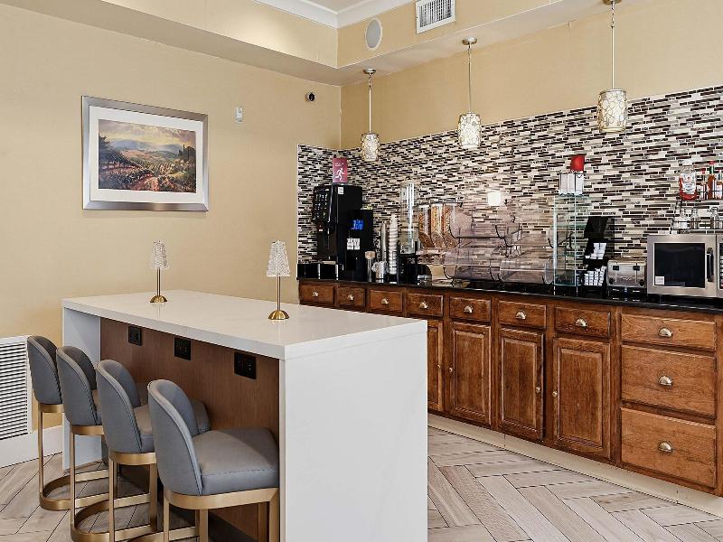 Best Western Plus Hannaford Inn & Suites image