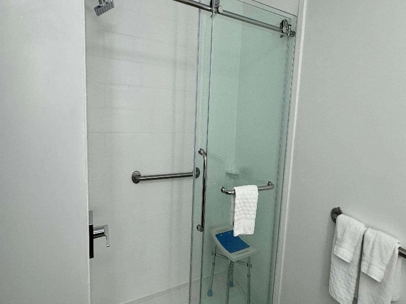 Best Western Plus Hannaford Inn & Suites image