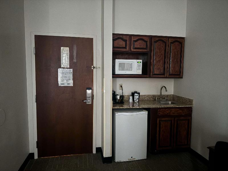 Best Western Plus Hannaford Inn & Suites image