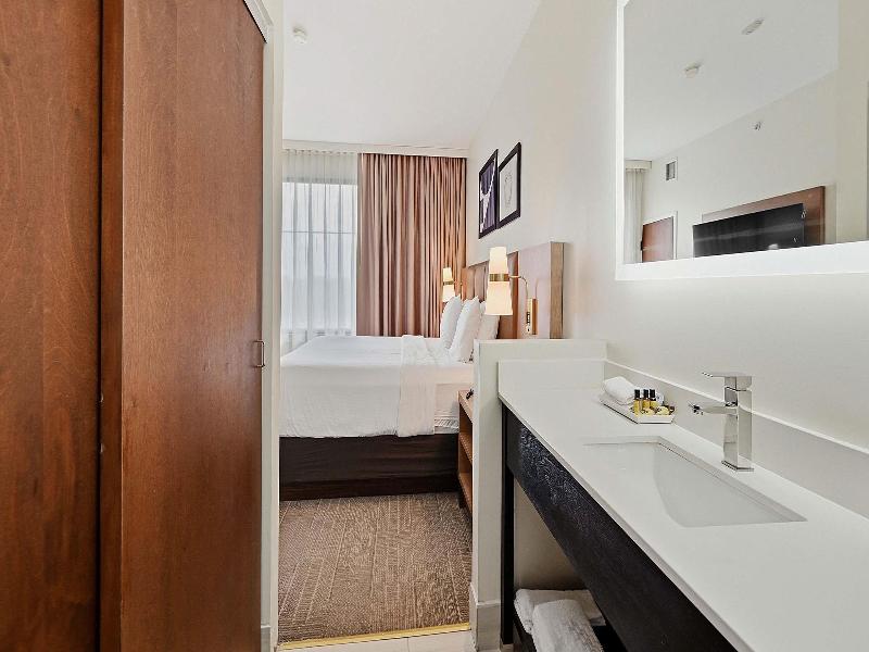 Best Western Plus Hannaford Inn & Suites image