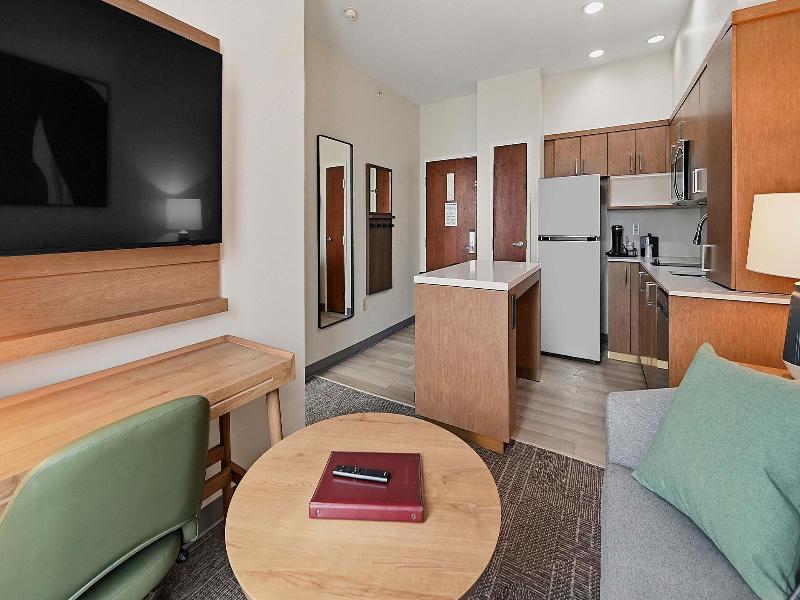 Best Western Plus Hannaford Inn & Suites image
