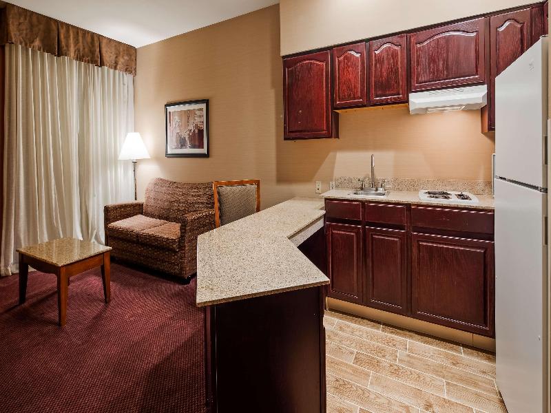 Best Western Plus Hannaford Inn & Suites image