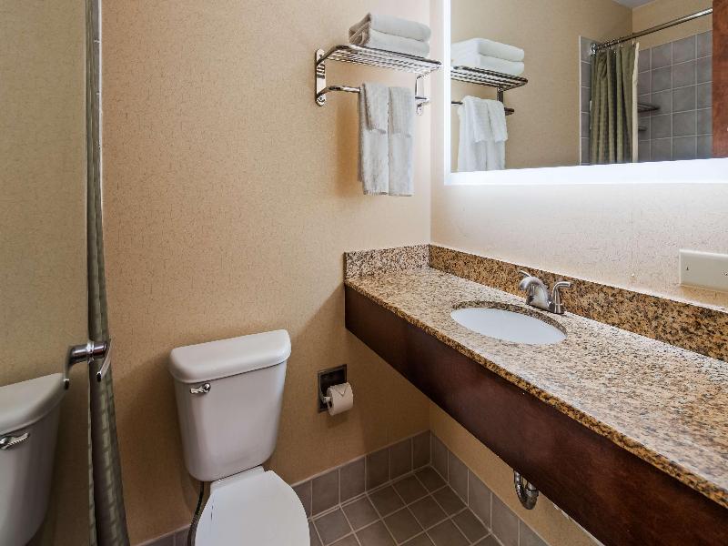 Best Western Plus Hannaford Inn & Suites image