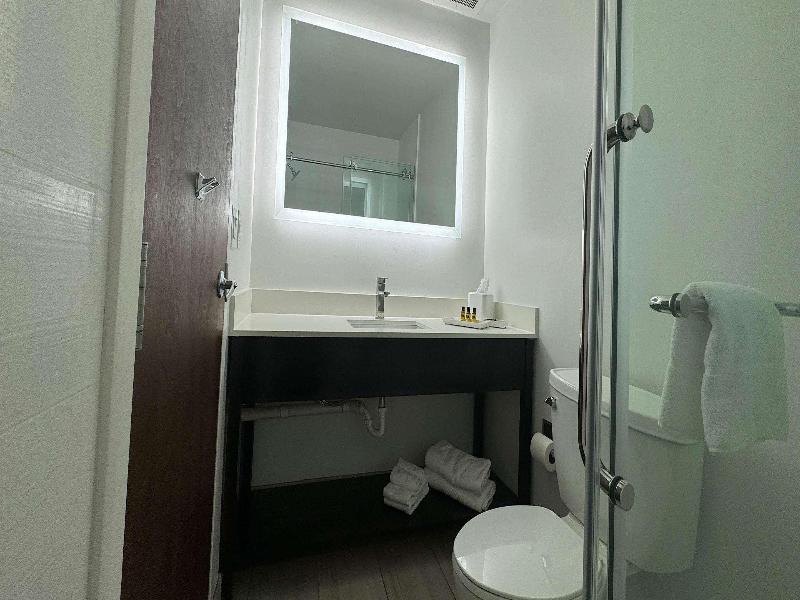 Best Western Plus Hannaford Inn & Suites image