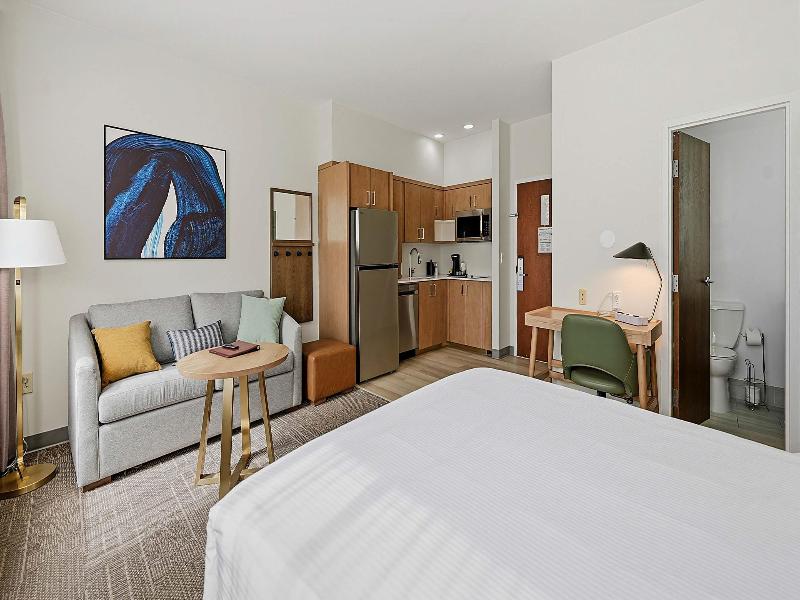 Best Western Plus Hannaford Inn & Suites image