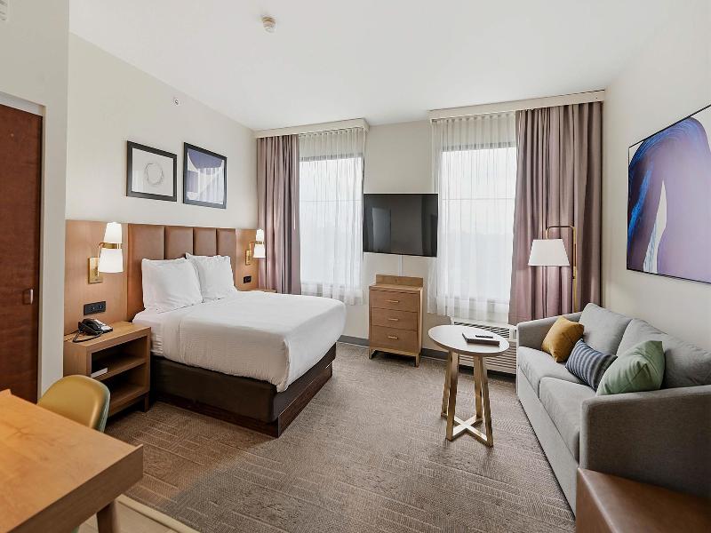 Best Western Plus Hannaford Inn & Suites image