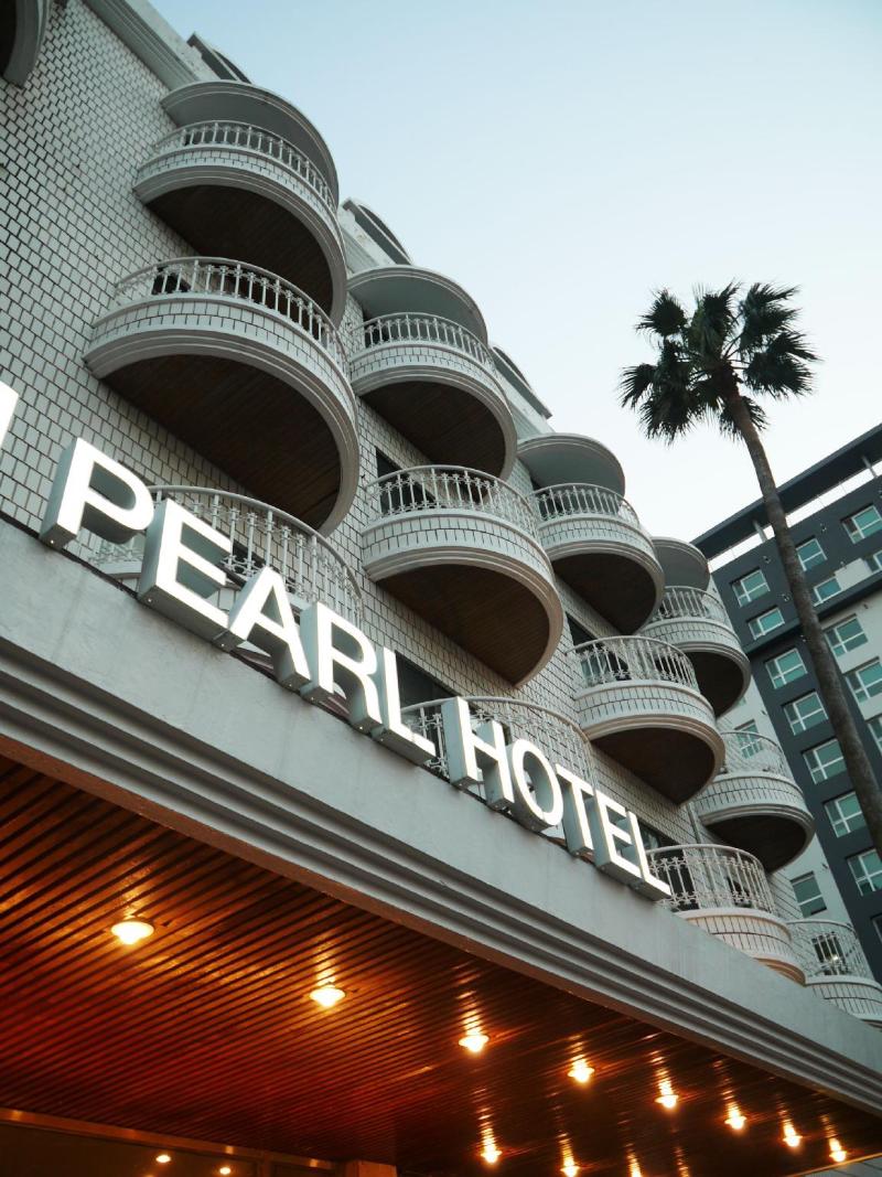Pearl Tourist