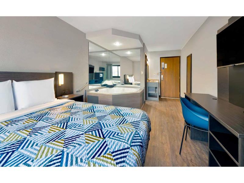 Motel 6 Cedar Rapids, IA - Airport image