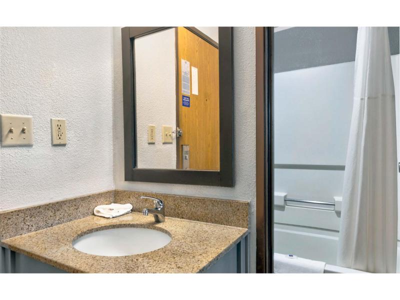 Motel 6 Cedar Rapids, IA - Airport image