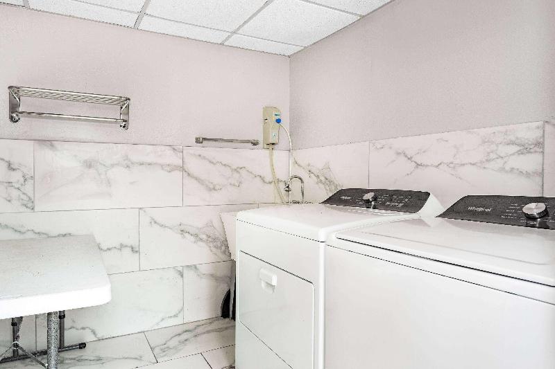 Days Inn by Wyndham N Orlando/Casselberry image