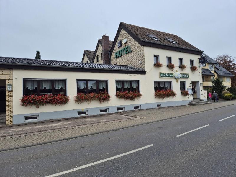 Zur Waage image