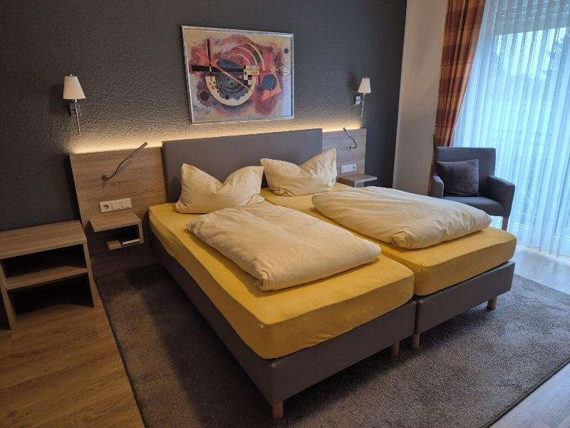 Zur Waage image