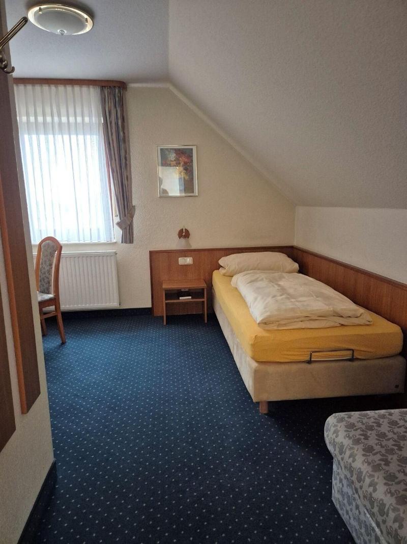 Zur Waage image